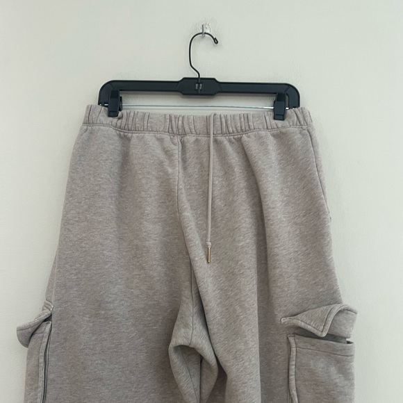 Abercrombie & Fitch Light Gray Cargo Joggers - Picture 11 of 12